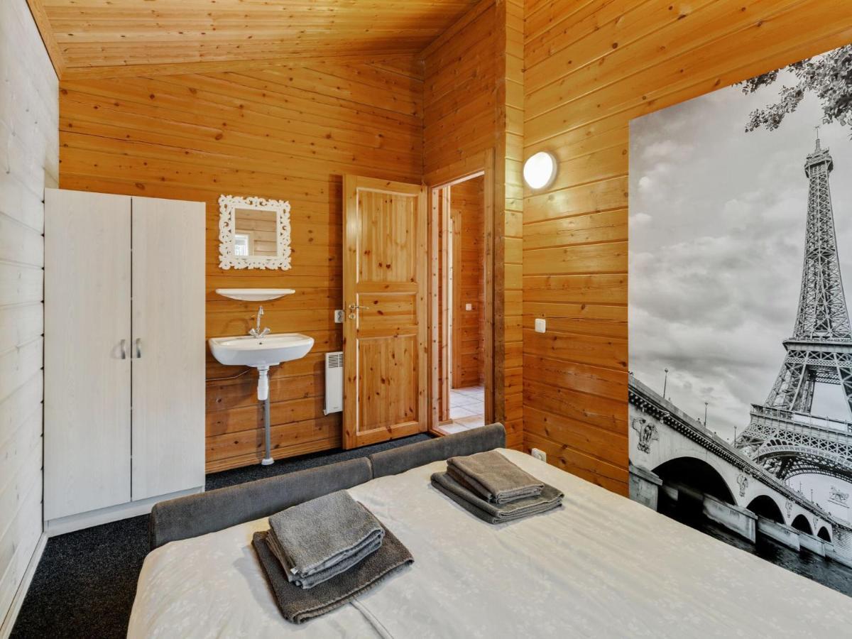 Luxurious Chalet In Guelders By The Forest Hulshorst ภายนอก รูปภาพ